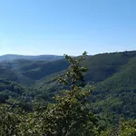 Gite,bergerie En Moyenne Montagne Lacaze